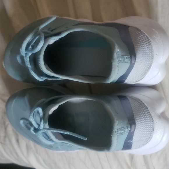 Nike sneakers teal size 8 - Picture 2 of 2